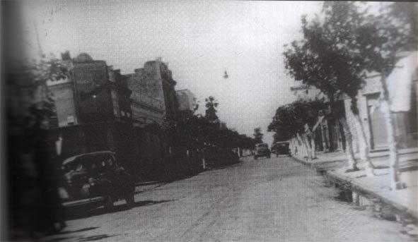 Calle Alvear de Villa Ballester en una fotografía de archivo en blanco y negro